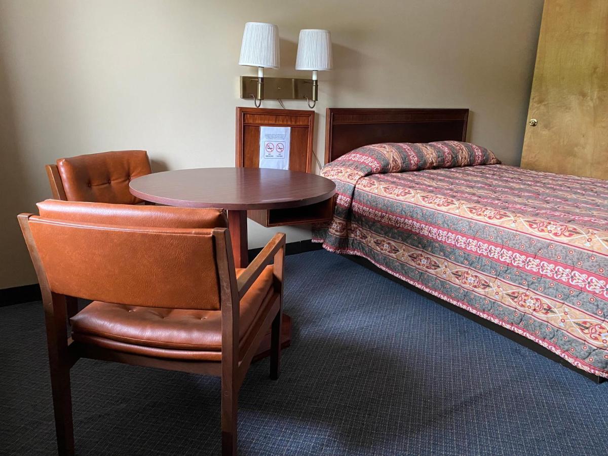 The Hemlock Inn Loudonville 外观 照片