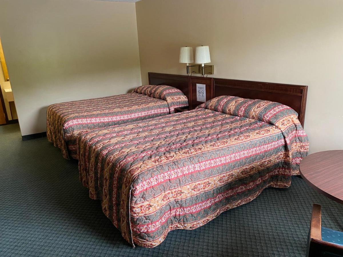 The Hemlock Inn Loudonville 外观 照片